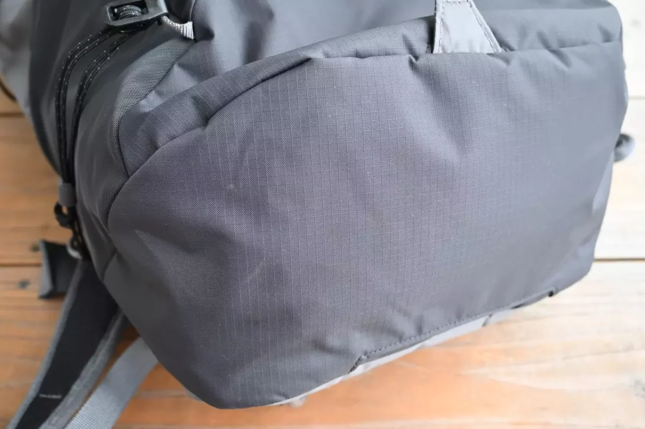 パタゴニア バックパック アルトヴィア・パック 底の素材