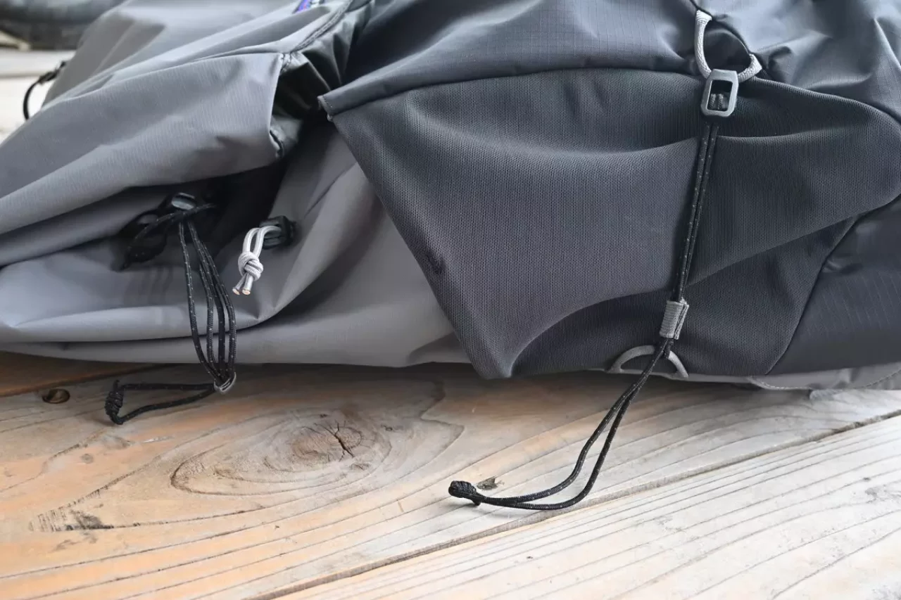 パタゴニア バックパック アルトヴィア・パック サイドにコンプレッションストラップ