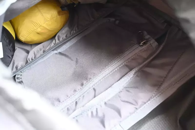 パタゴニア バックパック アルトヴィア・パック メインポケット内部