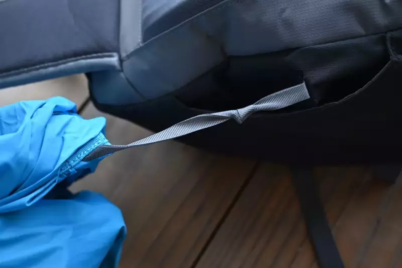 パタゴニア バックパック アルトヴィア・パック バックパックの底はレインカバーが収納