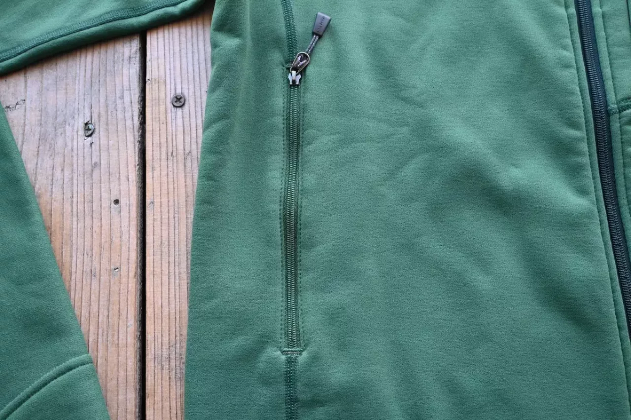 表面がツルッとした素材