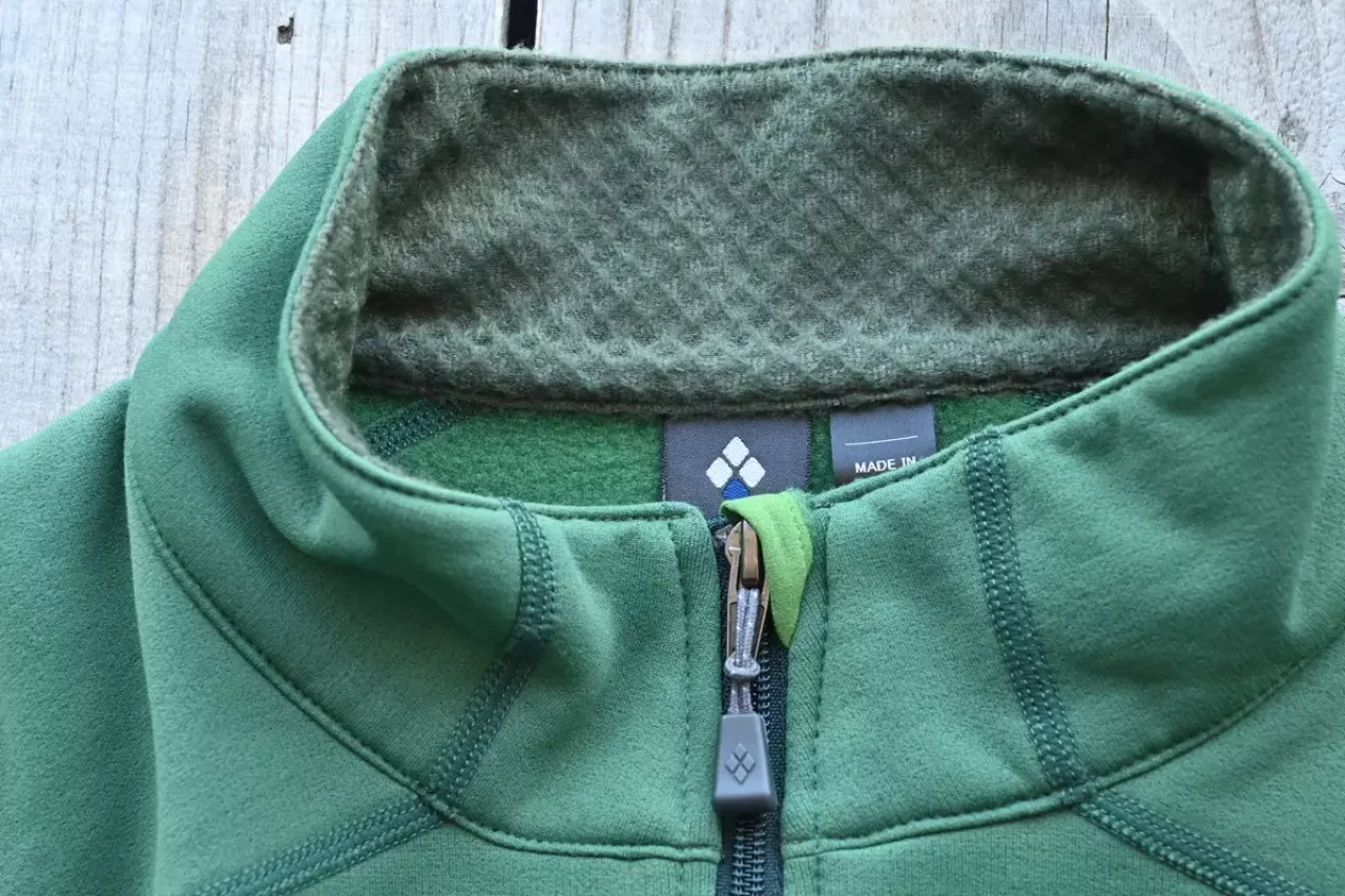 首まで覆う作り