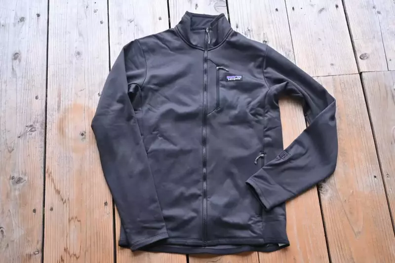登山から普段使いまで-汎用性に優れたパタゴニア『R1デイリージャケット』を徹底レビュー|フリース・ミドルレイヤー|登山ウェア|山のモノ|登山・トレラン・山スキーマガジン「山旅旅」