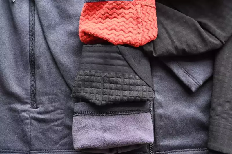 オールシーズン着用できるミドルレイヤー