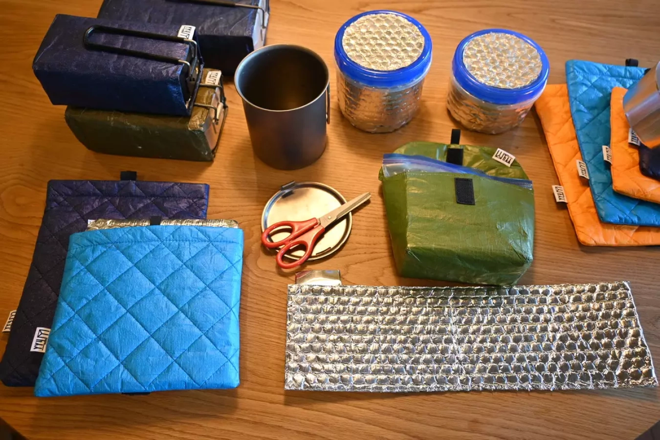 アストロフォイルを使った保温・防寒アイテム