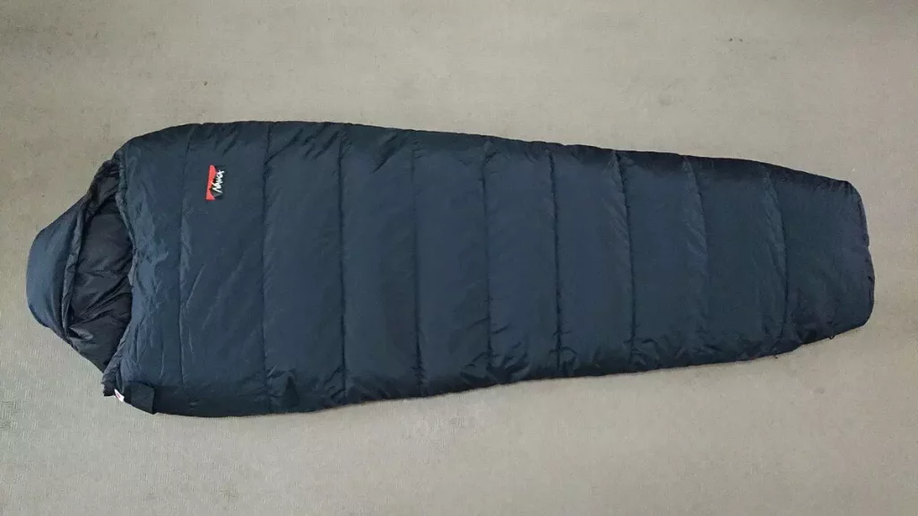 シュラフ『山渓×ナンガ オーロラ900DXオールブラック』