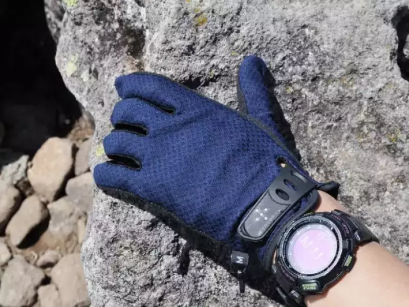 アクシーズクインのUVメッシュグローブ