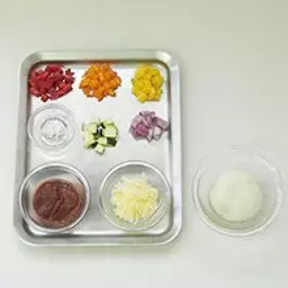 ハロウィンパーティにも山ごはんにも『カラフルベジーピザ』