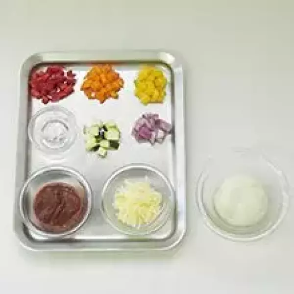 ハロウィンパーティにも山ごはんにも『カラフルベジーピザ』