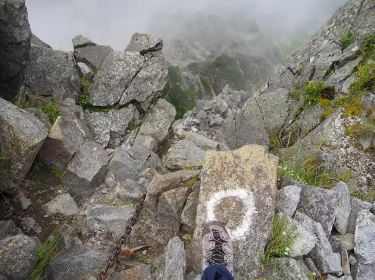 涸沢岳すぐの下り