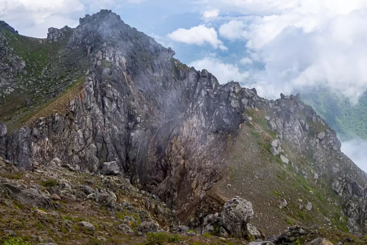 焼岳登山 周辺の山々を一望できる大パノラマ