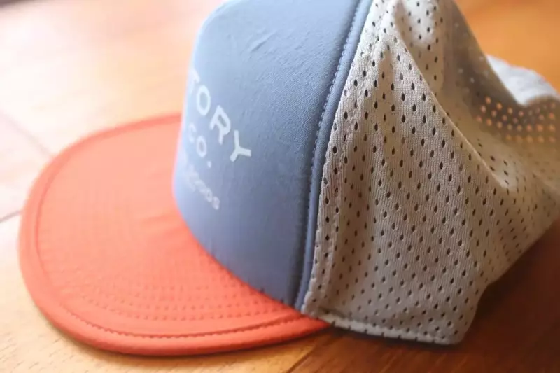 トレイルランニングで日射病対策のキャップ