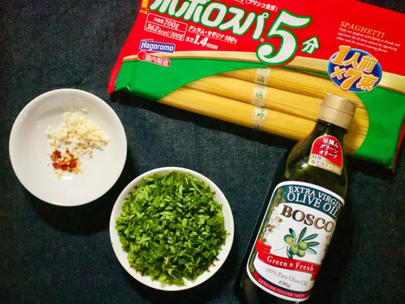 鯵と青じその冷製パスタの材料