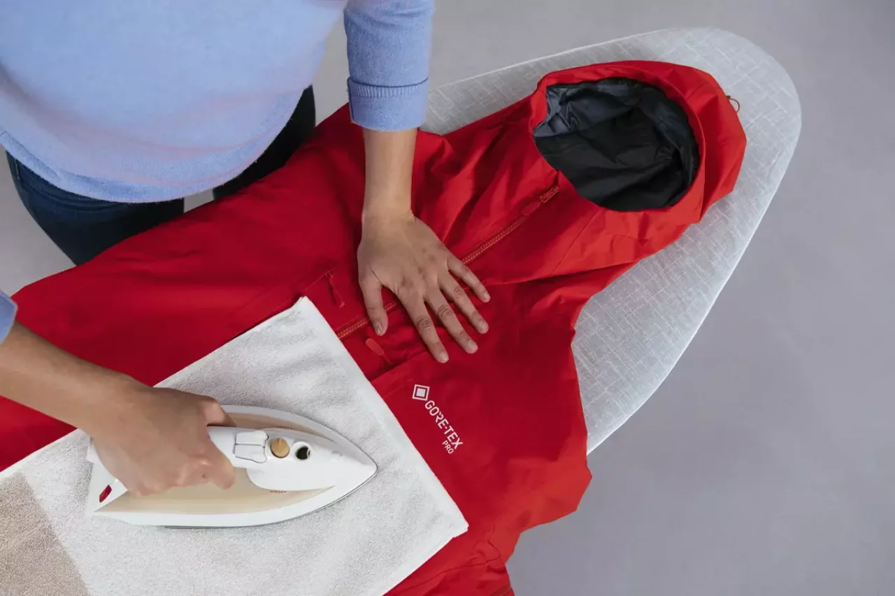 ゴアテックスウェアの撥水回復のための熱処理