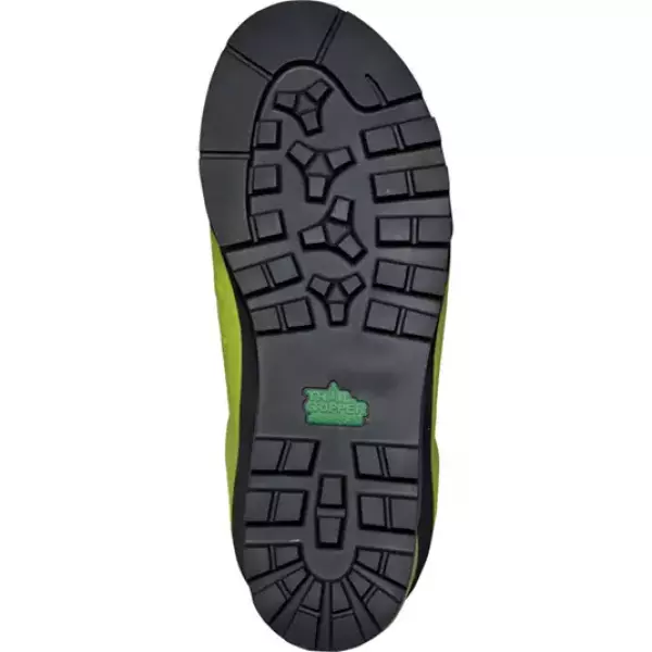 つま先にクライミングゾーンを備えた登山靴『クラッグホッパー』