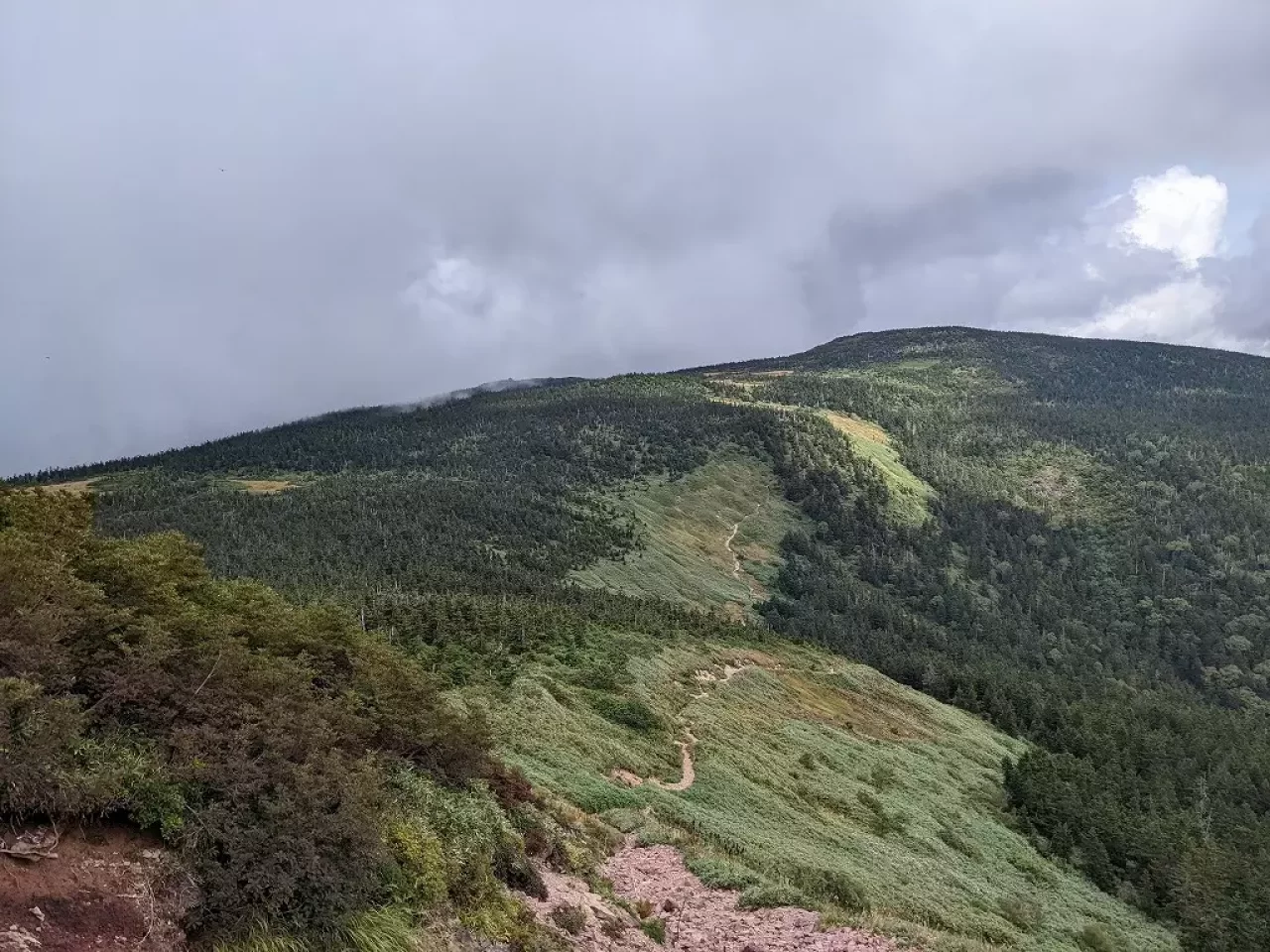 西大巓から見える西吾妻山