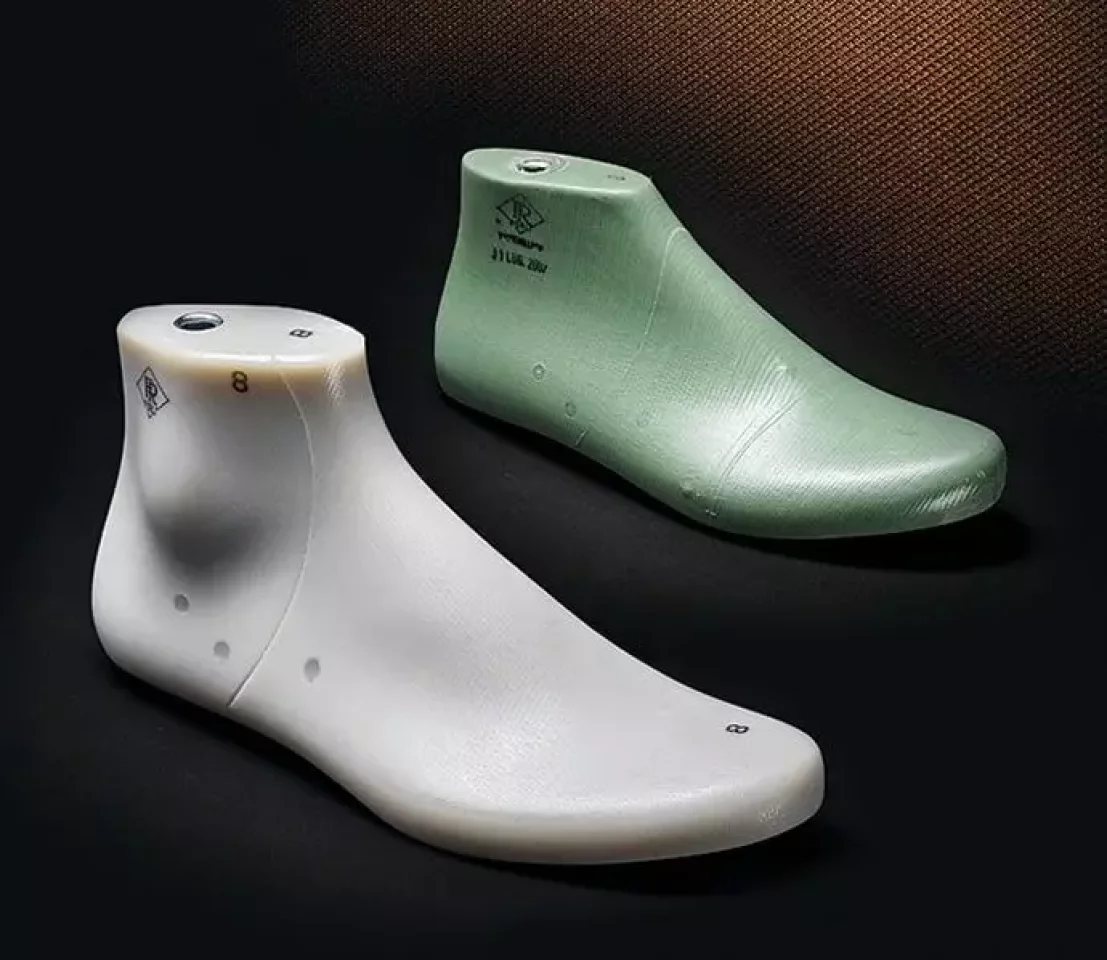 テクニカFORGEが採用した解剖学的なラスト(木型)