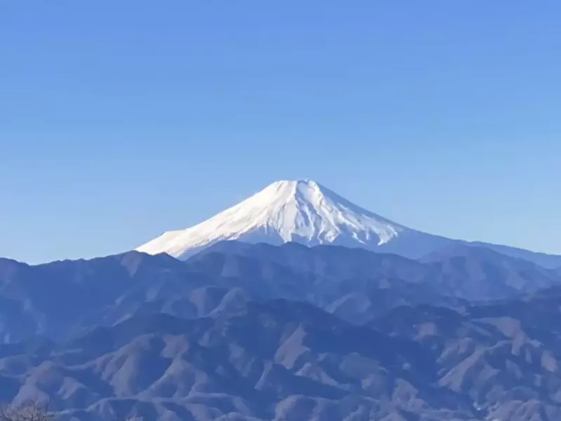 【関東】富士山がきれいに見える低山12選!東京から日帰りで冬の絶景を見に行こう!|登山レポート|レポート|山のコト|登山・トレラン・山スキーマガジン「山旅旅」