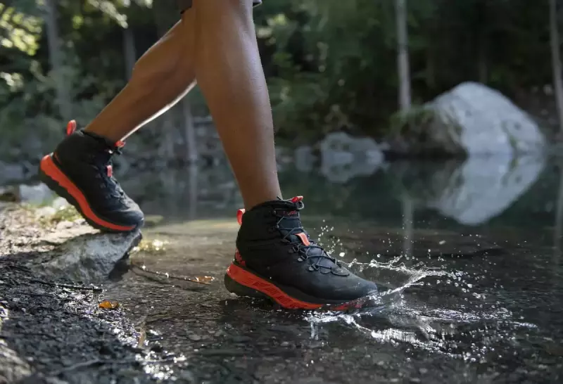 HOKA ONE ONE
