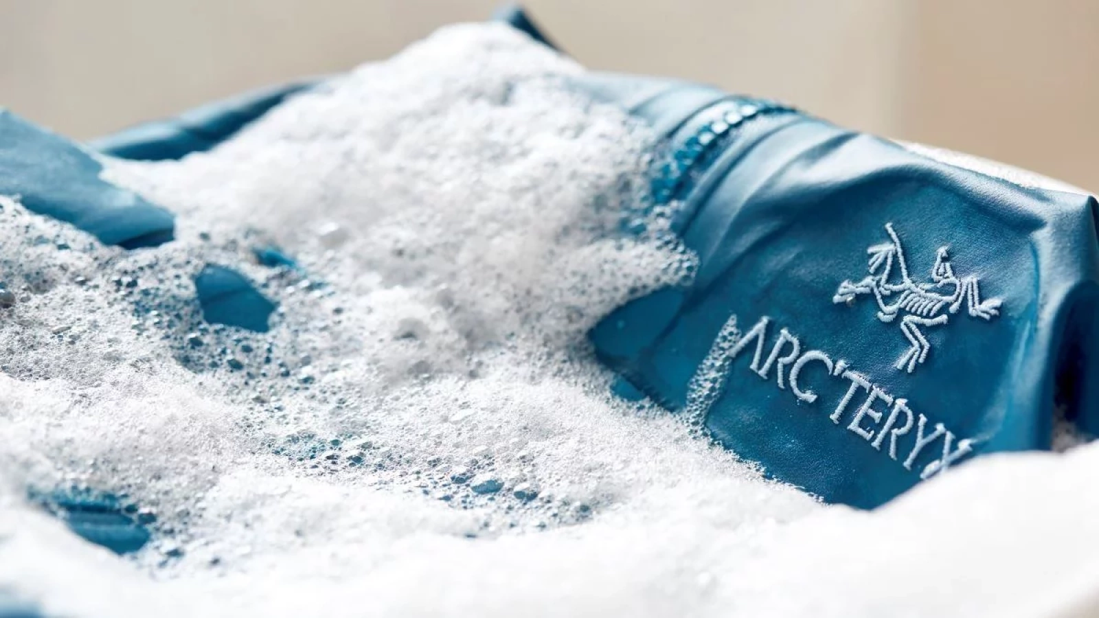 ARC’TERYX(アークテリクス)がGORE-TEXウエアのクリーニングサービスを開始!