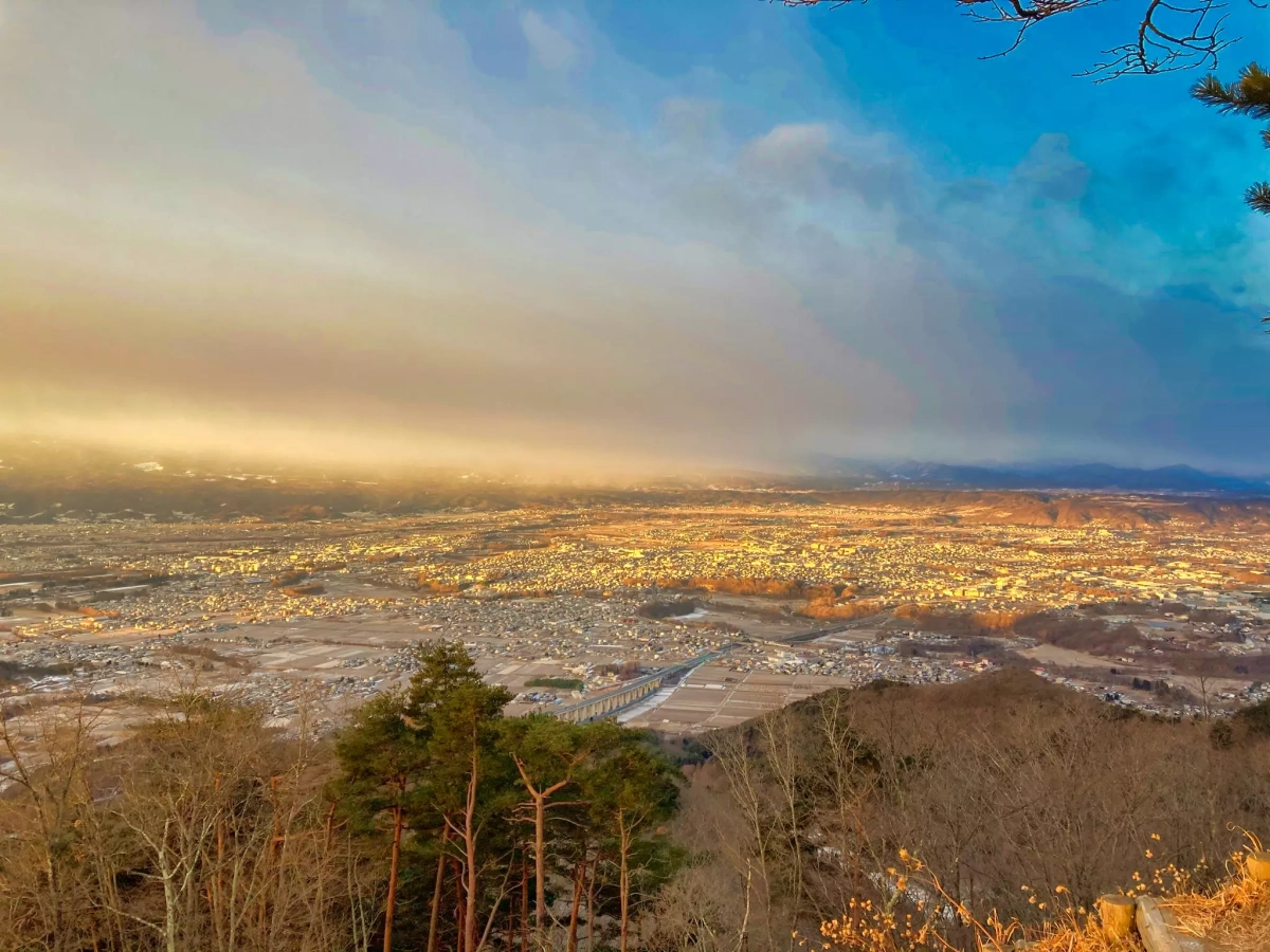 【日帰り登山】高速道路SAからも直結!想像以上の絶景が広がる平尾山の難易度別コース紹介