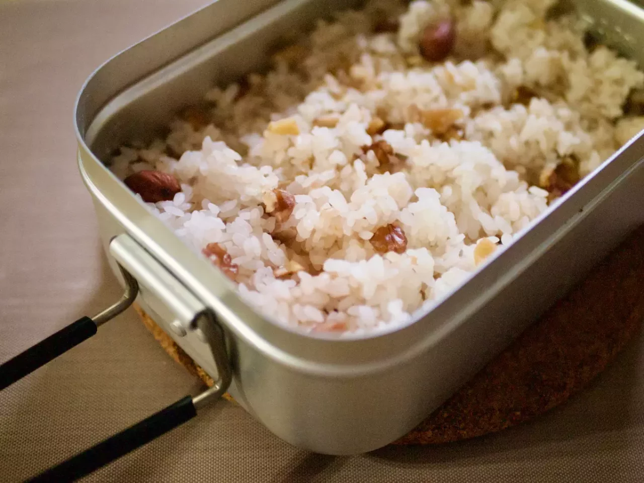 ナッツの炊き込みご飯は持ち運びも超ラク