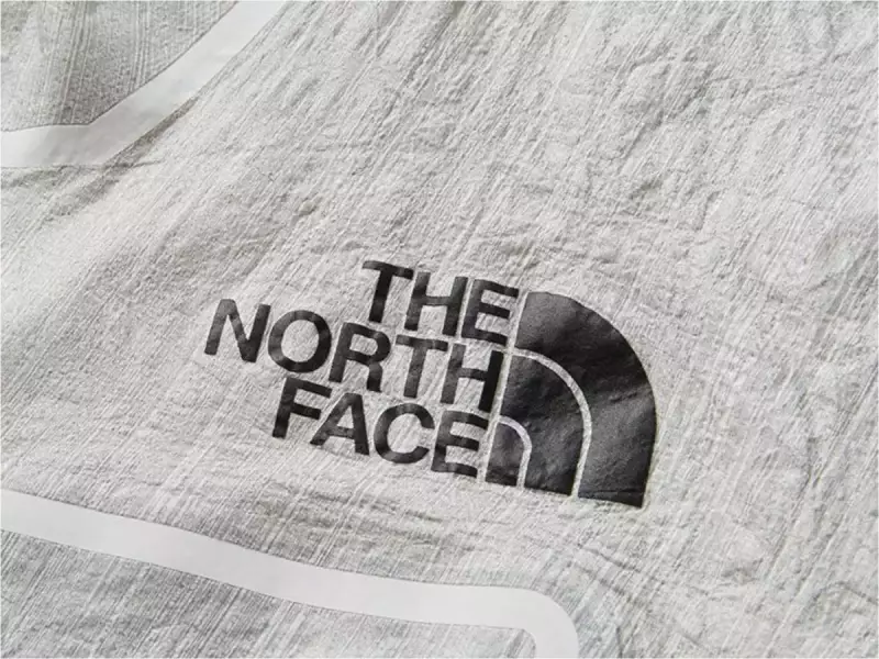 ダイニーマ素材による優れた透湿性能