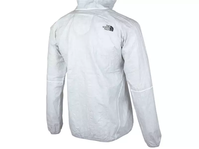 高い透湿性能で汗をかかずに登山ができる