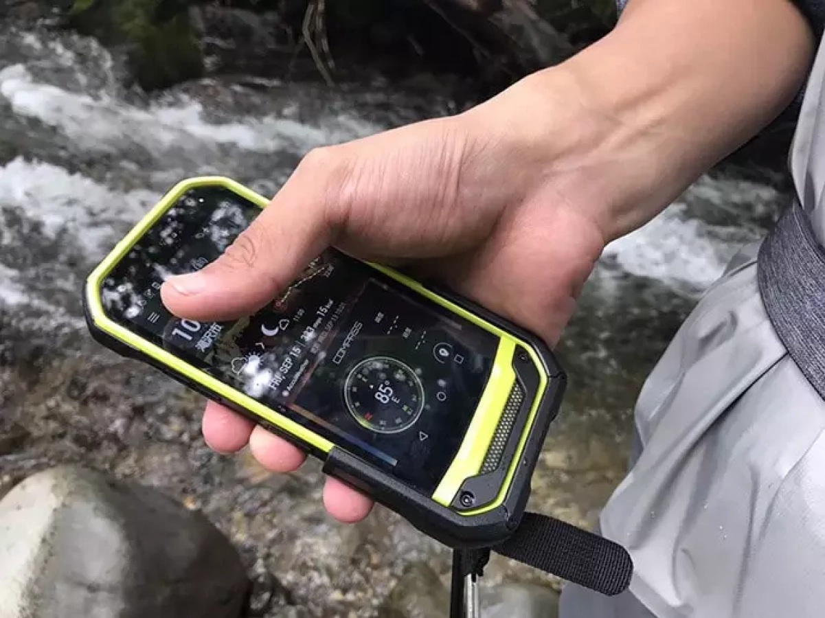 渓流のアクティビティにも安心!進化し続ける高耐久スマホ「TORQUE G03」