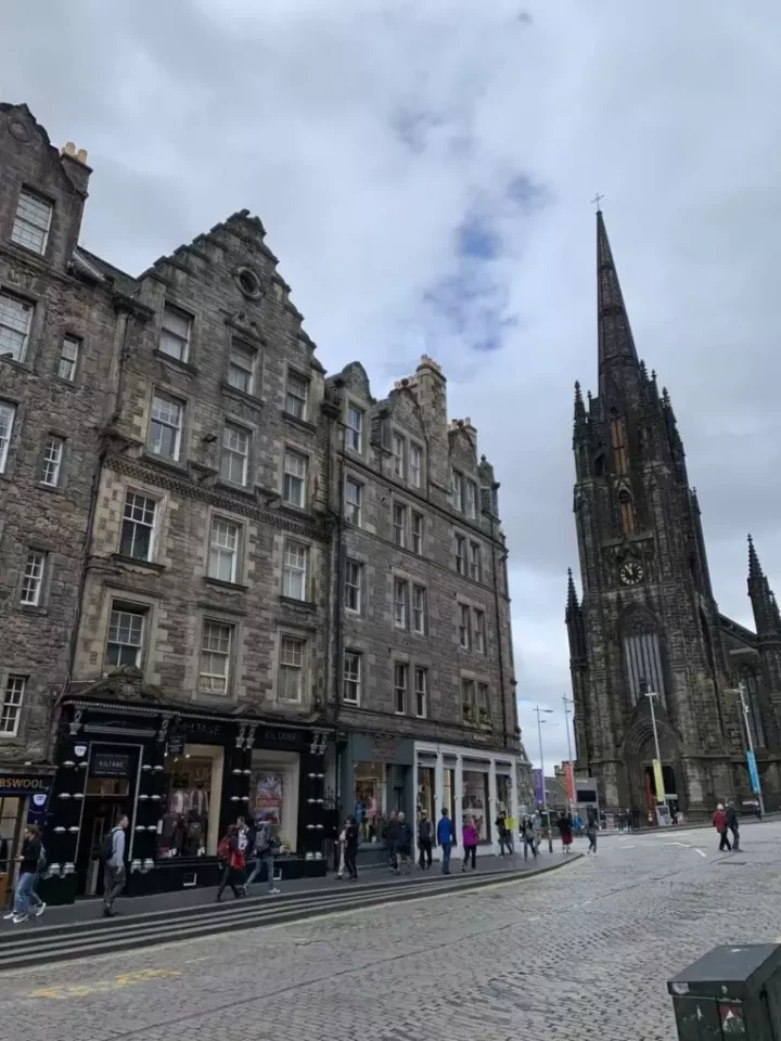 スコットランド エディンバラへ