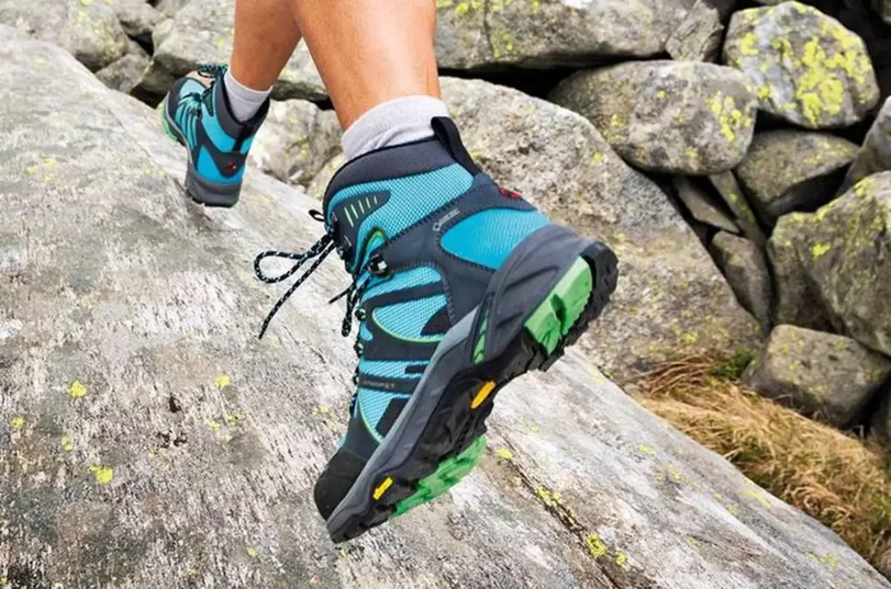 ハイキングシューズと登山靴の違い