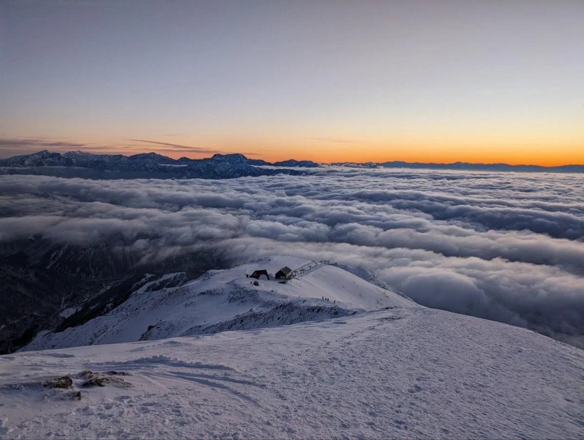 残雪期にもおすすめ!八方池山荘に泊まり絶景を楽しむ山旅