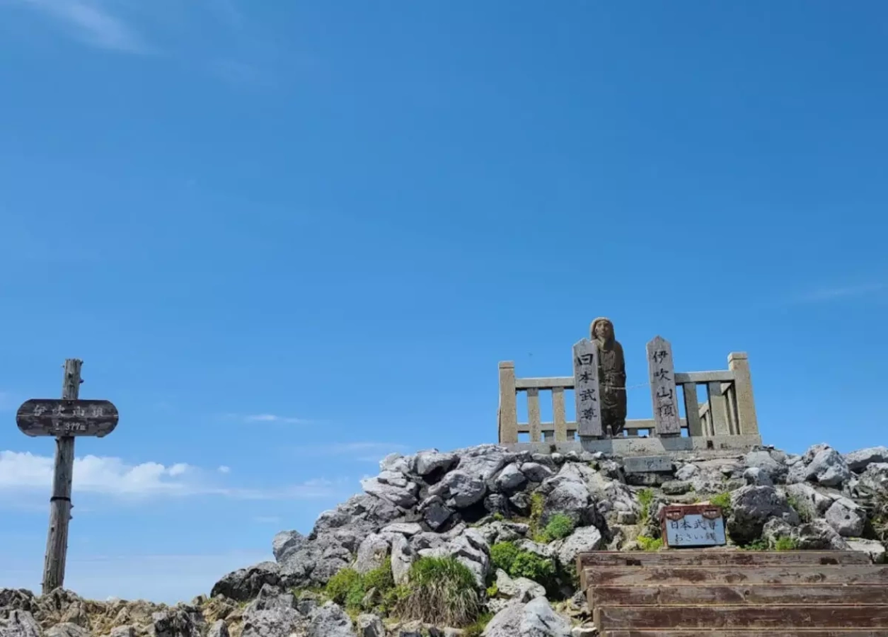 【日帰り登山】伊吹山-初心者から楽しめる難易度別ルート紹介&アクセス便利な駐車場情報