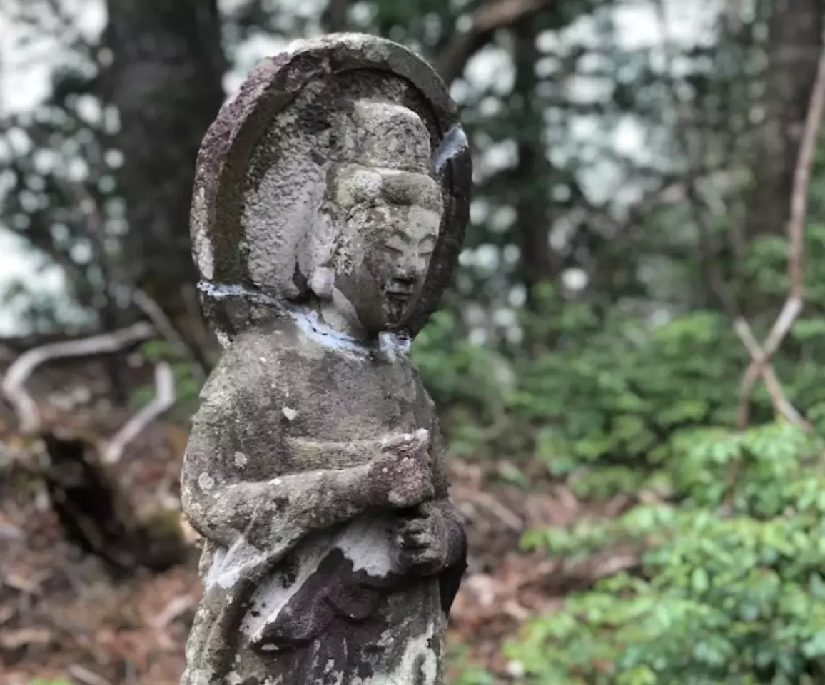 古来から山岳信仰の霊峰として有名