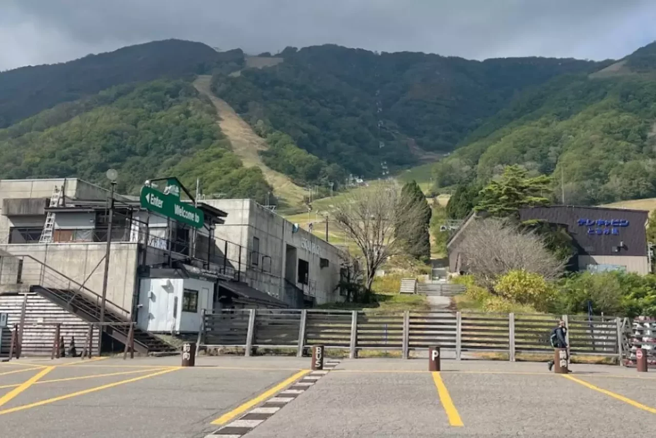 とおみ駅の駐車場