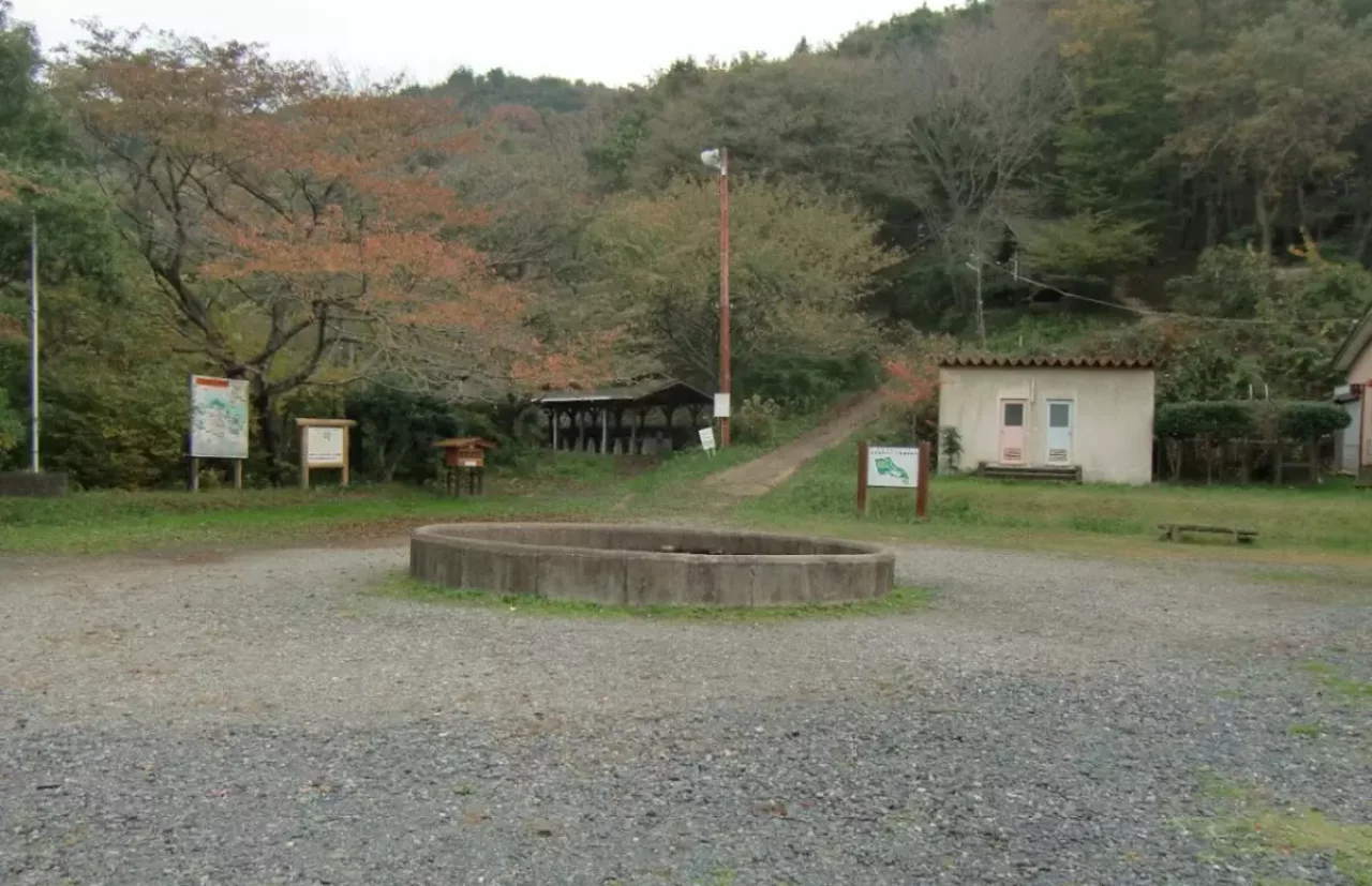 キャンプ場からつつじヶ丘へ抜ける「東筑波ハイキングコース」