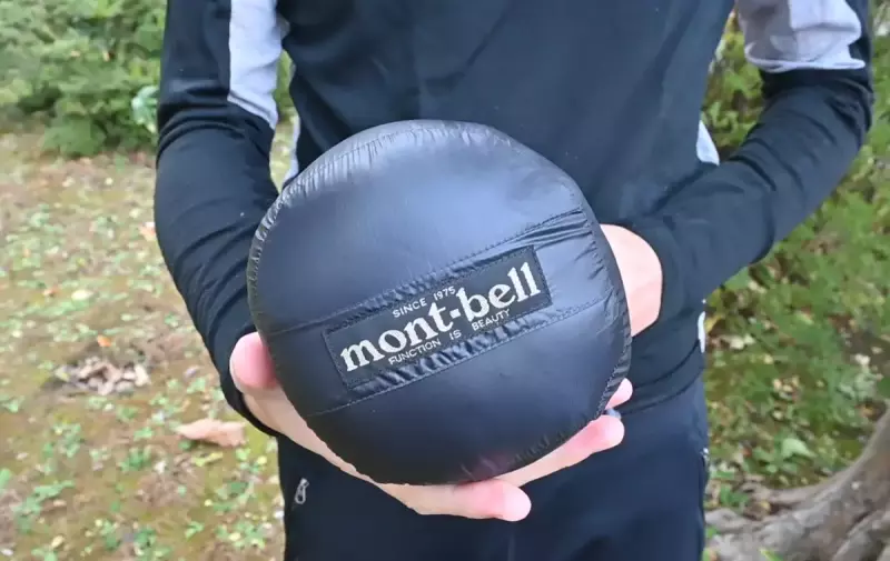 モンベル『アルパイン ダウンパーカ』 収納して持ち運べる