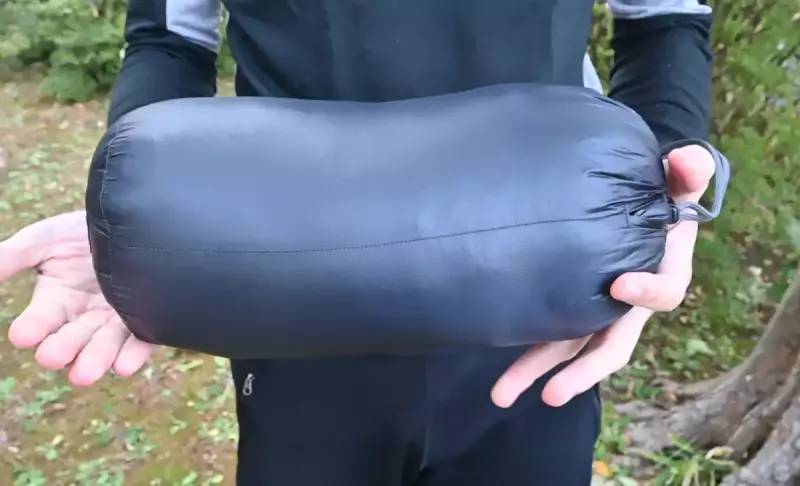 モンベル『アルパイン ダウンパーカ』 収納して持ち運べる