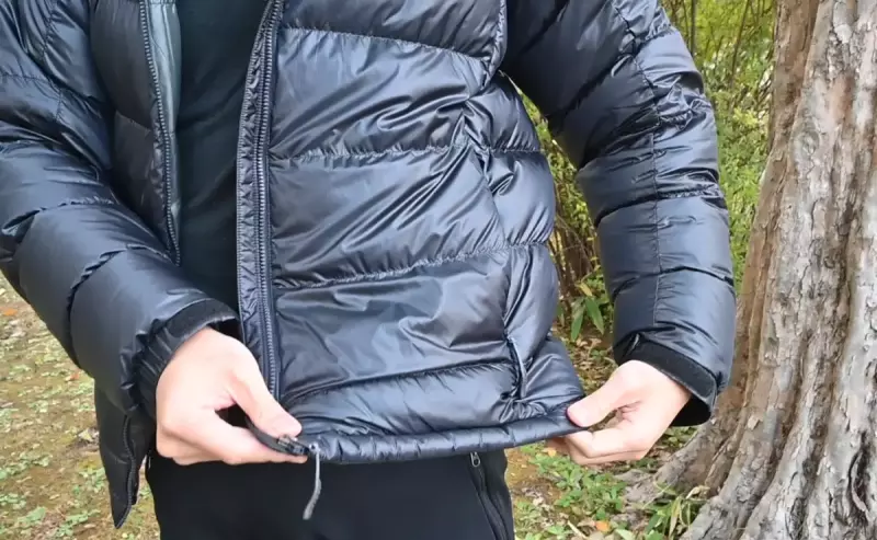 モンベル『アルパイン ダウンパーカ』 防風性・耐久性に優れた20デニールのバリスティックナイロン