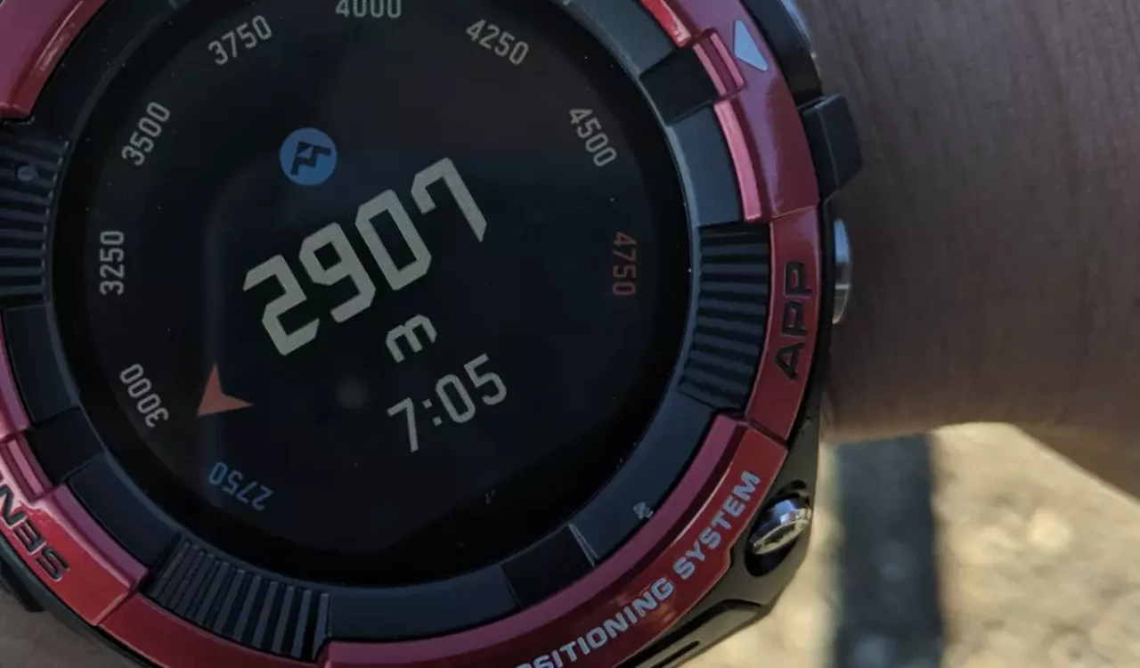 ポイント①:心拍・気圧・方位・気温・高度センサーの有無