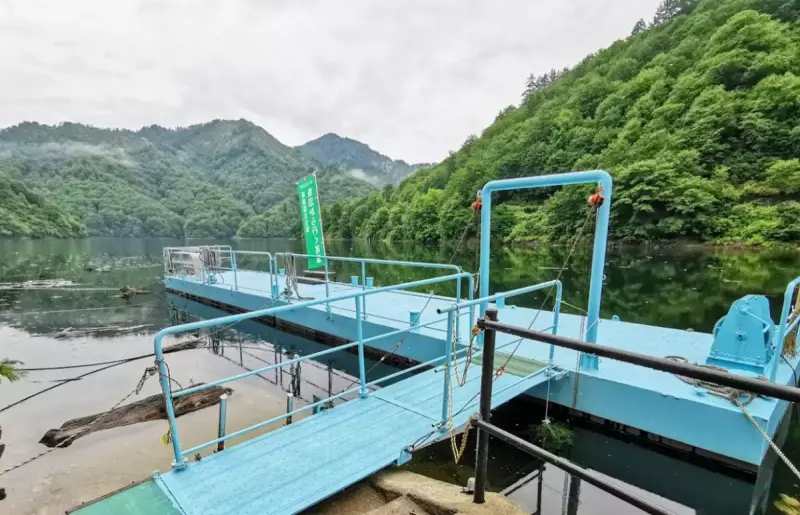 渡船を使って行く尾瀬ヶ原
