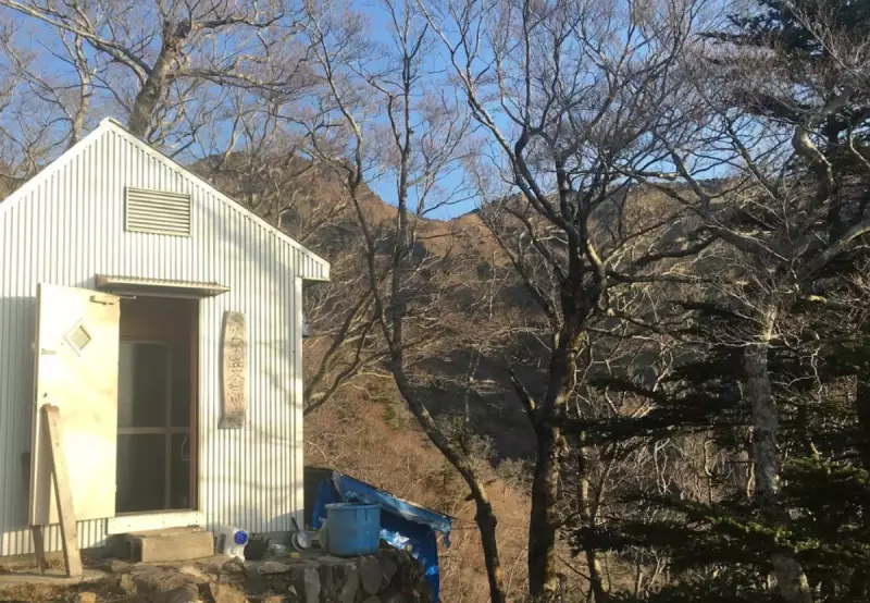 愛大石鎚小屋前