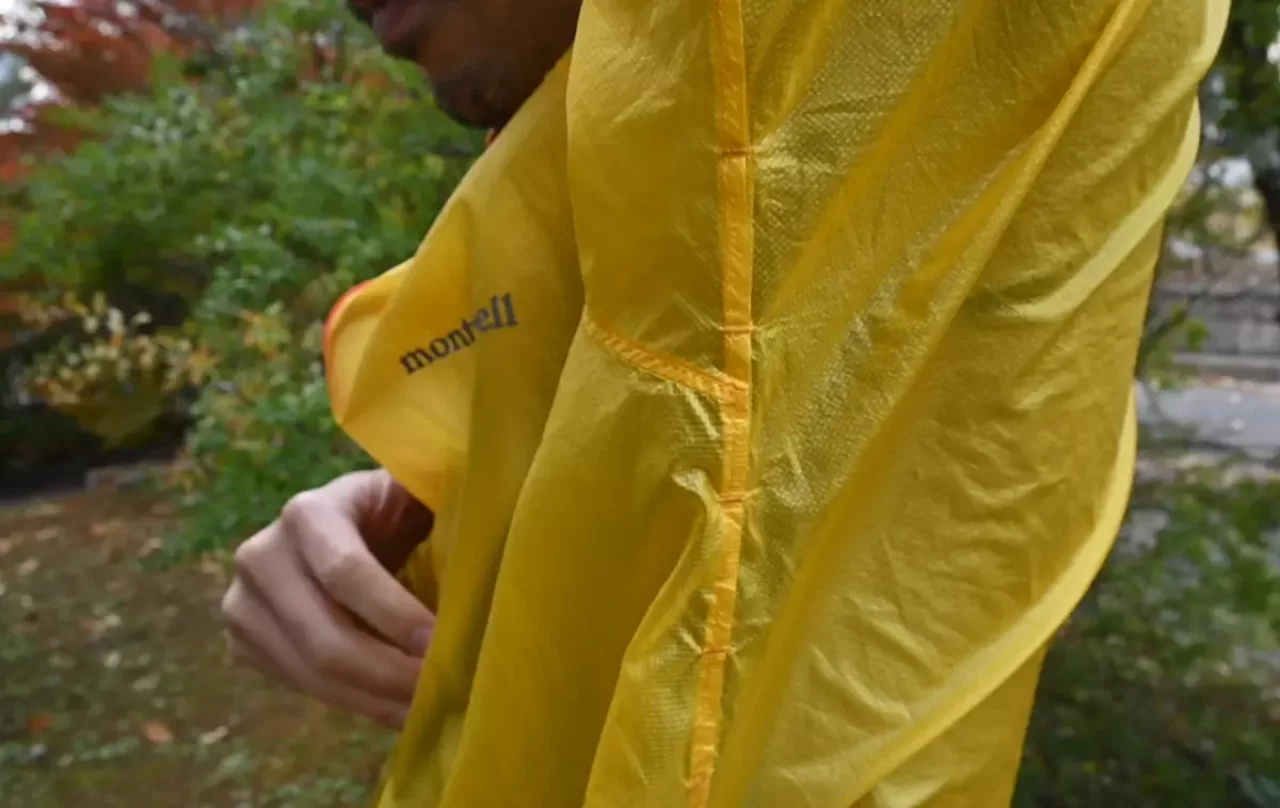 モンベル『EXライトウィンドジャケット』 ポイント①:通気性に優れた脇のベンチレーション