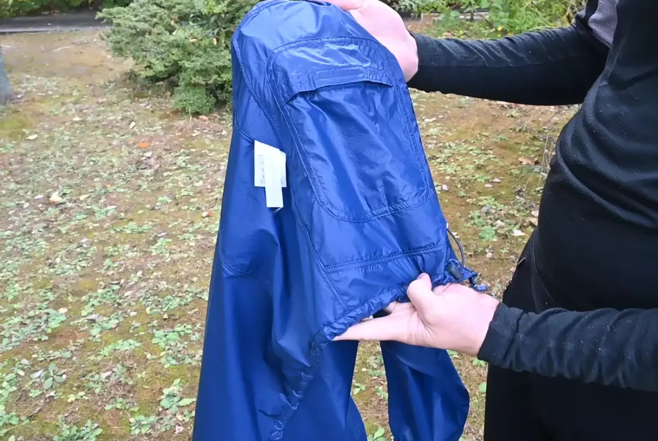 モンベルの軽量ウィンドシェル比較 ポケットの比較