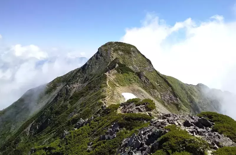 冷池山荘に到着したら荷物をデポし鹿島槍ヶ岳へ
