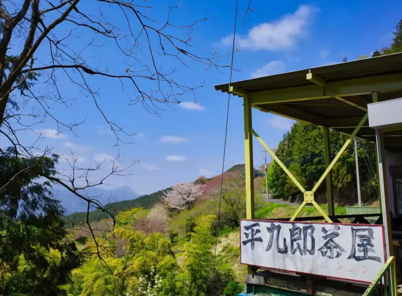 顔振峠には茶屋があり休憩をすることが可能