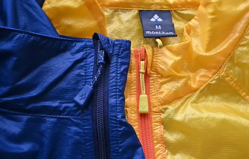 モンベルの軽量ウィンドシェル比較 フロントジッパーの比較