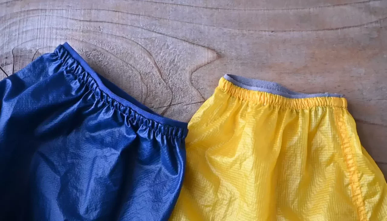 モンベルの軽量ウィンドシェル比較 裾と袖部分の比較