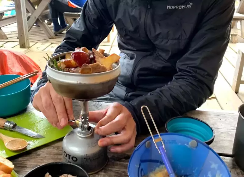 長期縦走登山におすすめの燃費の良いストーブ