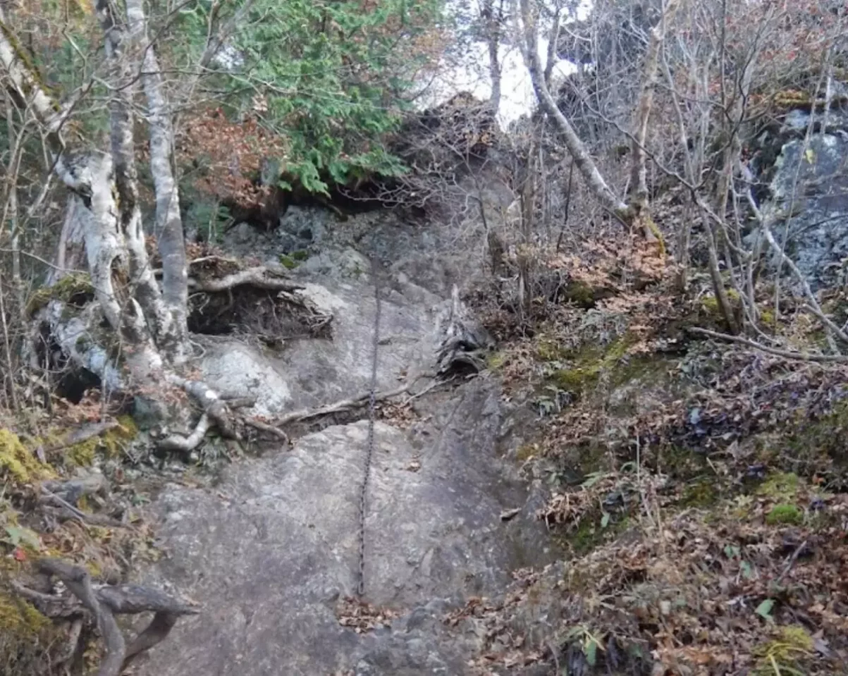 鎖場など登山の醍醐味を堪能できる